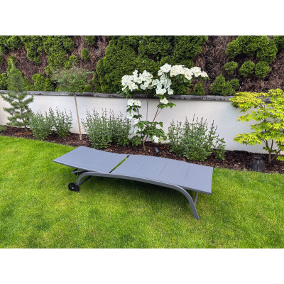 Zahradní lehátko s kolečky 184x60x35 cm antracit